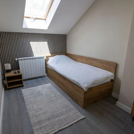 Aqua Lux アパート ヴルシャツ