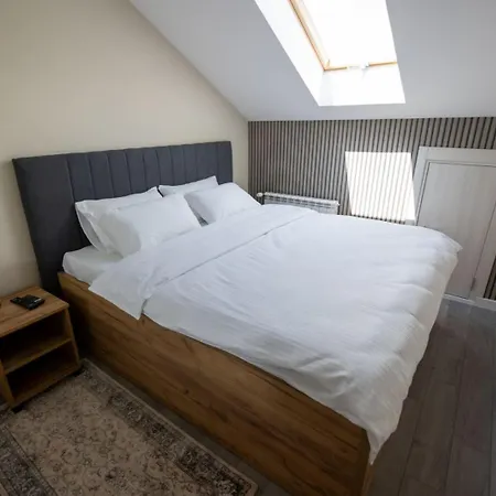 Aqua Lux アパート *